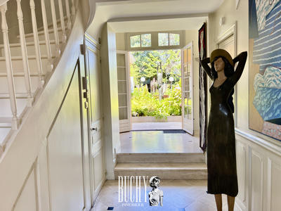 Maison - 250 m² - 8 pièces