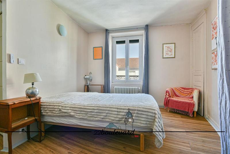 Maison - 230 m² - 8 pièces