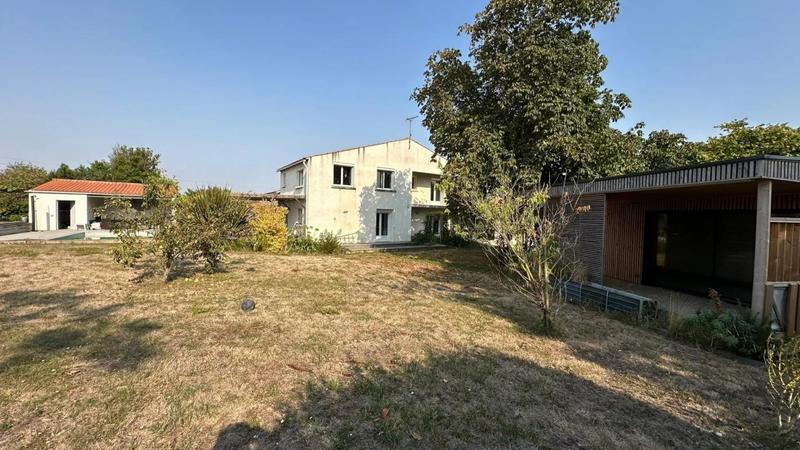 Demeure - 307 m² - 10 pièces