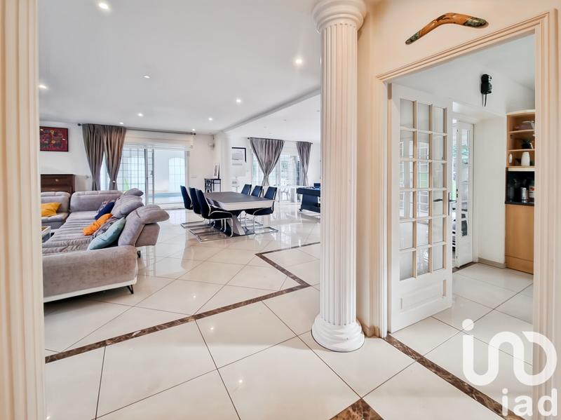 Maison - 230 m² - 9 pièces