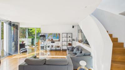 Maison - 320 m² - 8 pièces