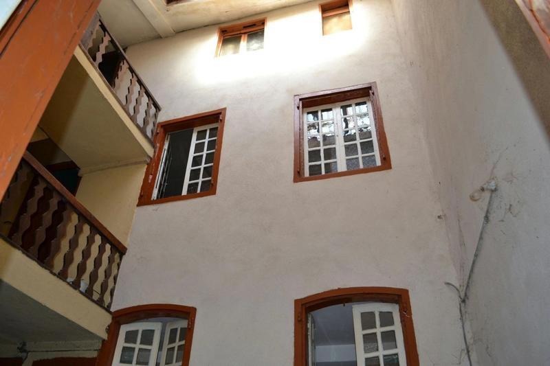 Maison - 250 m² - 6 pièces