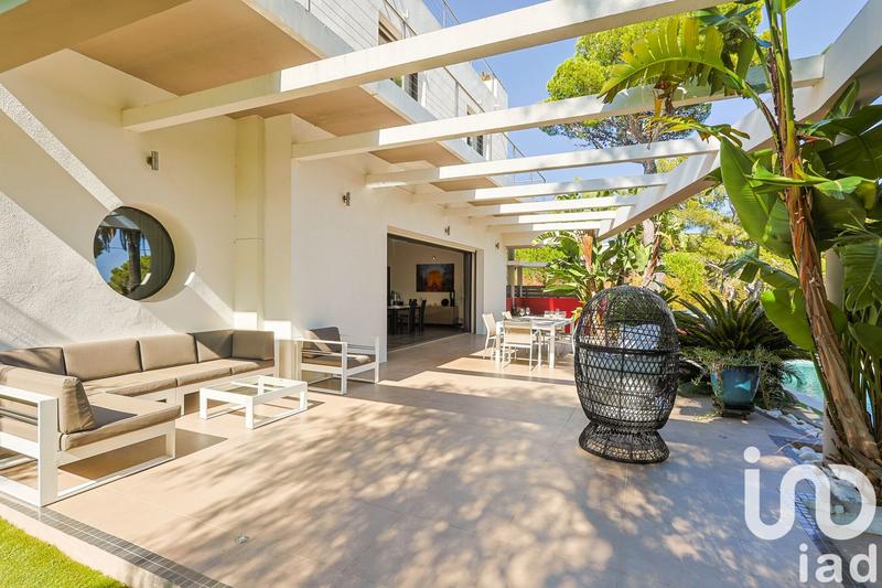 Maison - 227 m² - 7 pièces