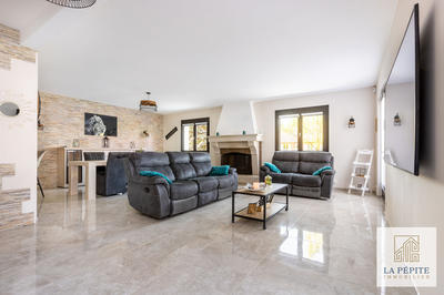 Villa - 267 m² - 10 pièces
