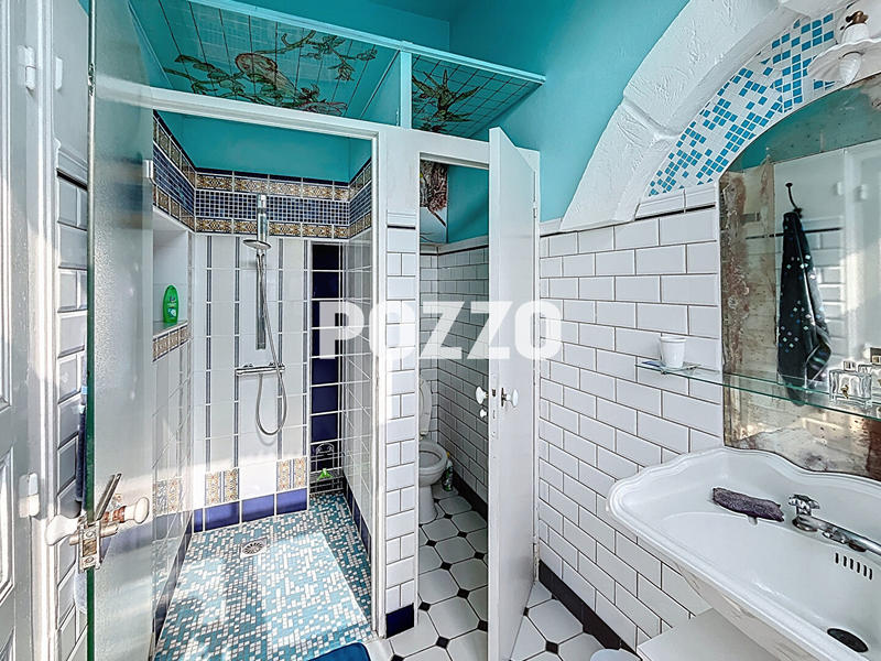 Maison - 249 m² - 9 pièces