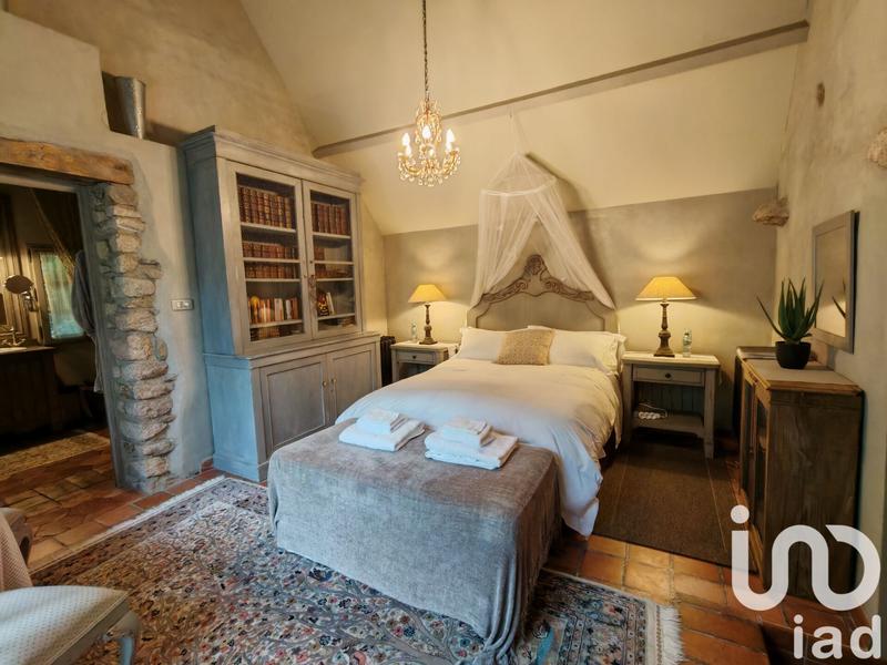 Maison - 239 m² - 7 pièces