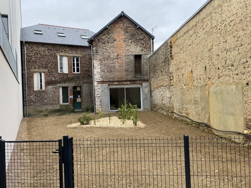 Maison - 250 m² - 12 pièces