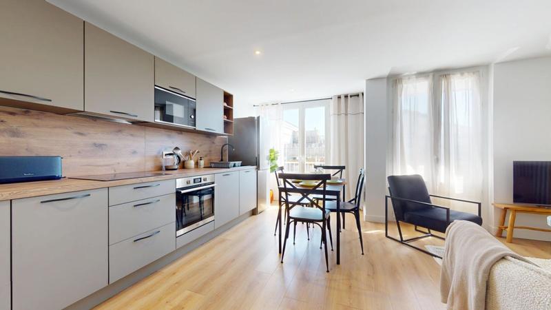 Appartement - 82 m² - 5 pièces