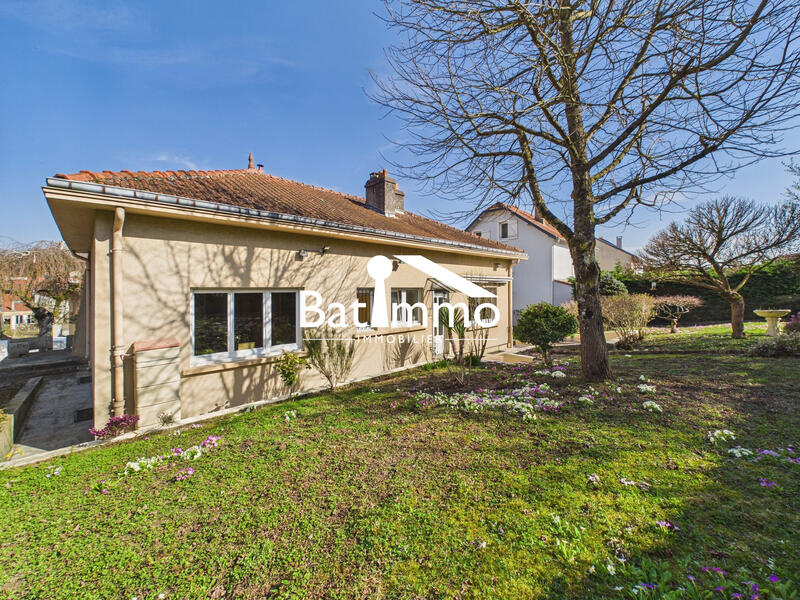 Maison traditionnelle - 90 m² - 5 pièces