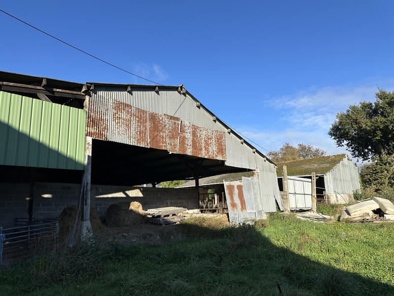 Parking / Garage - 555 m²