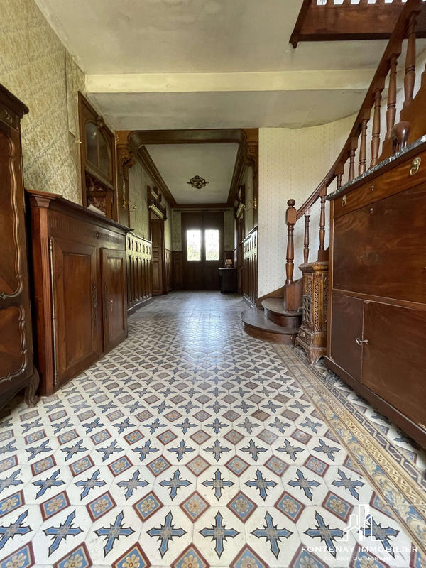 Maison - 346 m² - 11 pièces