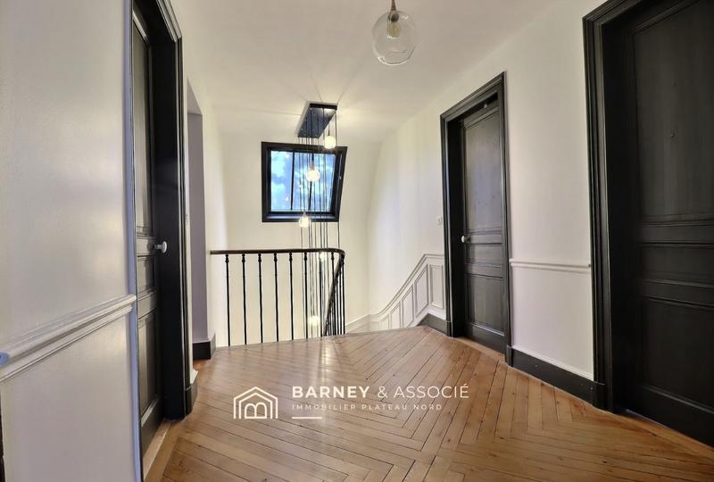 Maison - 226 m² - 8 pièces