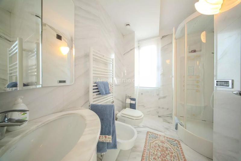 Maison - 379 m² - 8 pièces