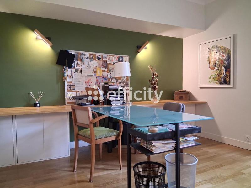 Maison - 208 m² - 10 pièces