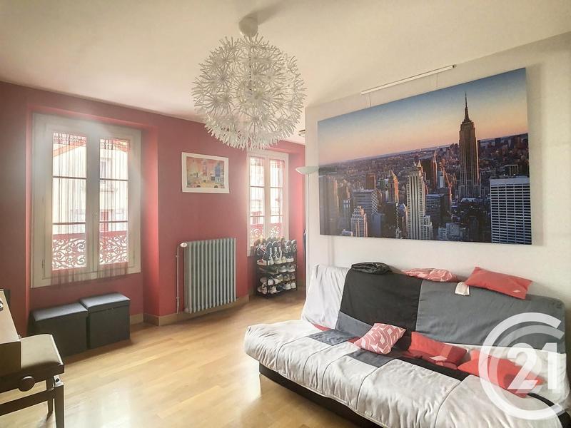 Maison - 235 m² - 10 pièces