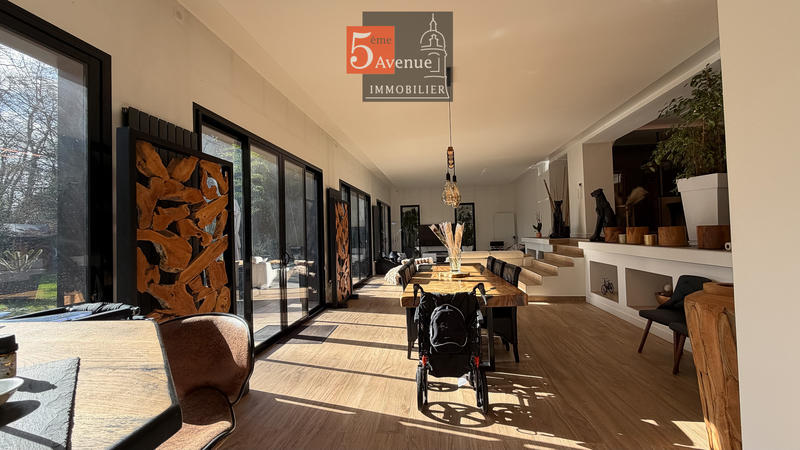 Maison - 260 m² - 7 pièces