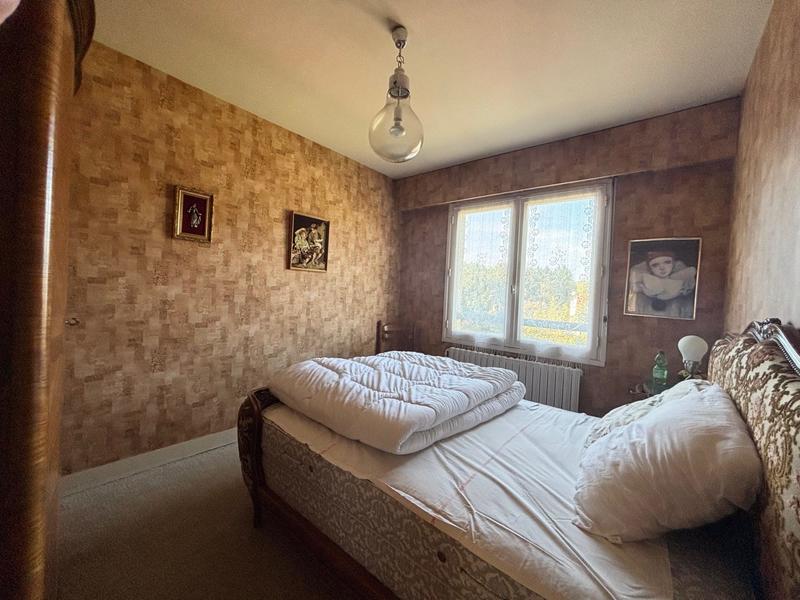 Maison traditionnelle - 185 m² - 10 pièces