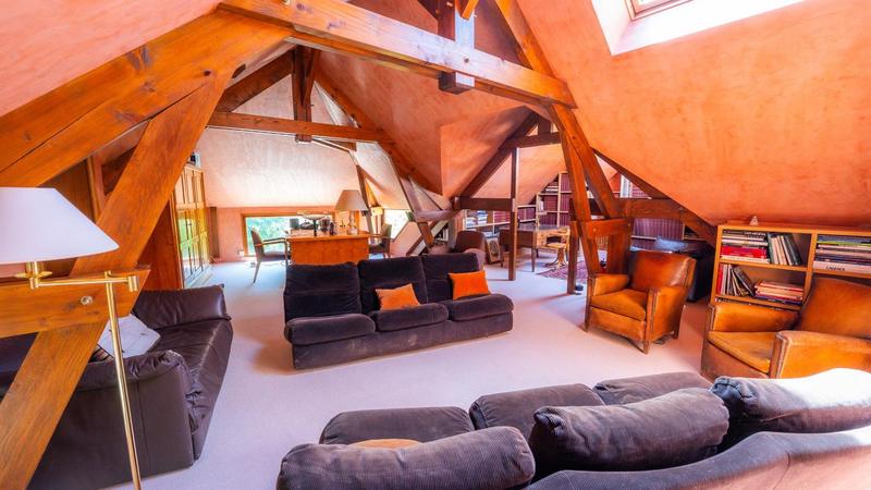 Maison - 660 m² - 16 pièces