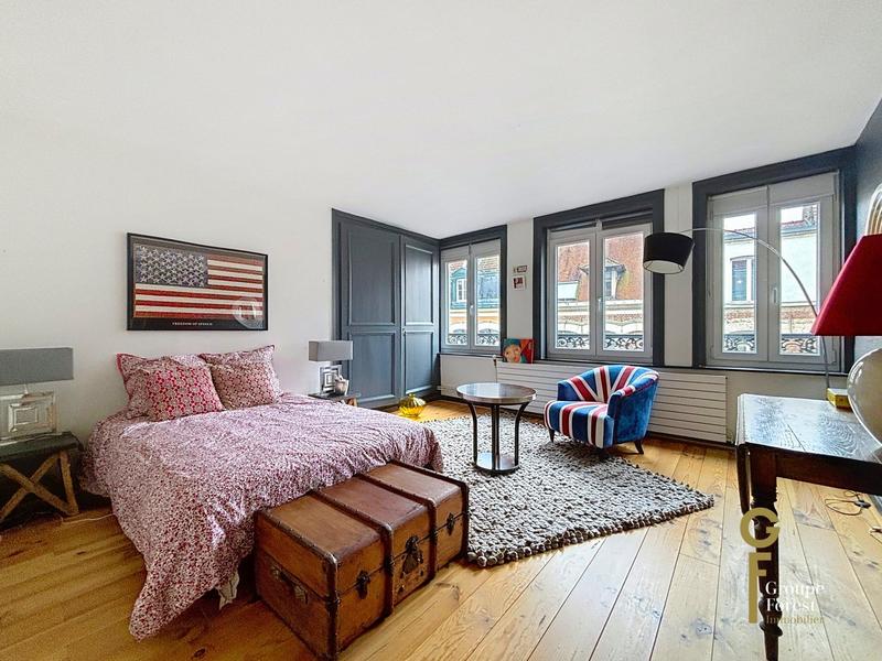 Maison - 230 m² - 8 pièces