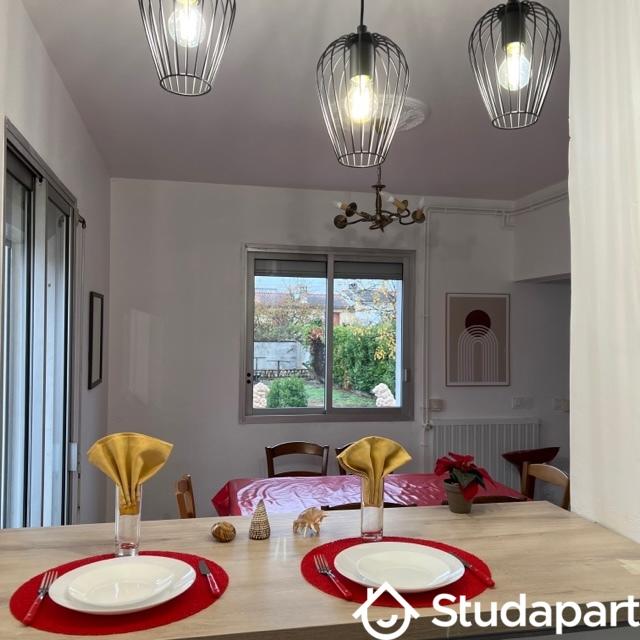 Chambre - 9 m² - 1 pièce