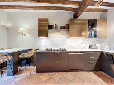 Maison - 230 m² - 8 pièces