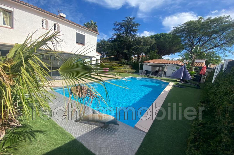 Villa - 306 m² - 8 pièces