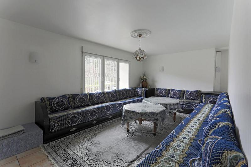 Maison - 250 m² - 10 pièces