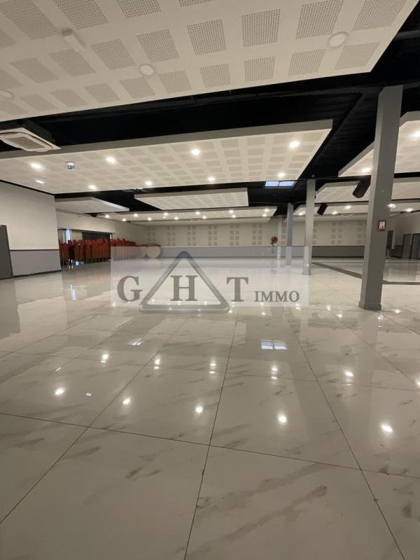 Local commercial - 980 m²