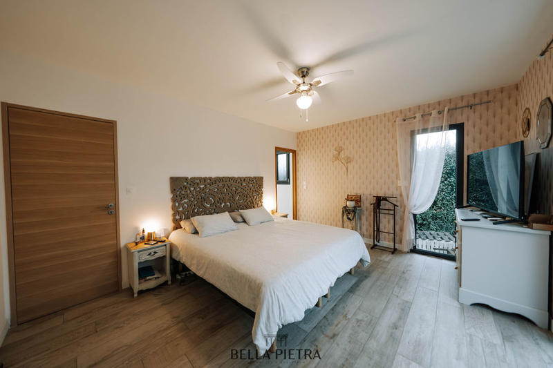 Maison - 218 m² - 5 pièces