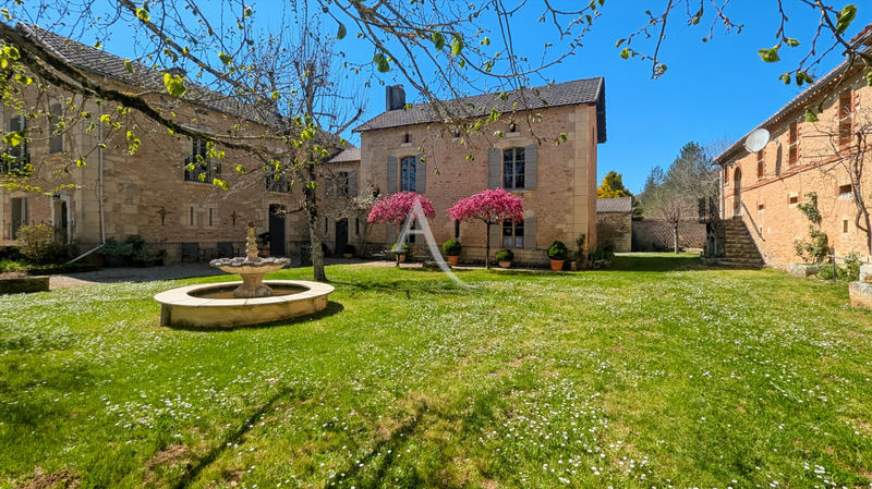 Demeure - 717 m² - 27 pièces