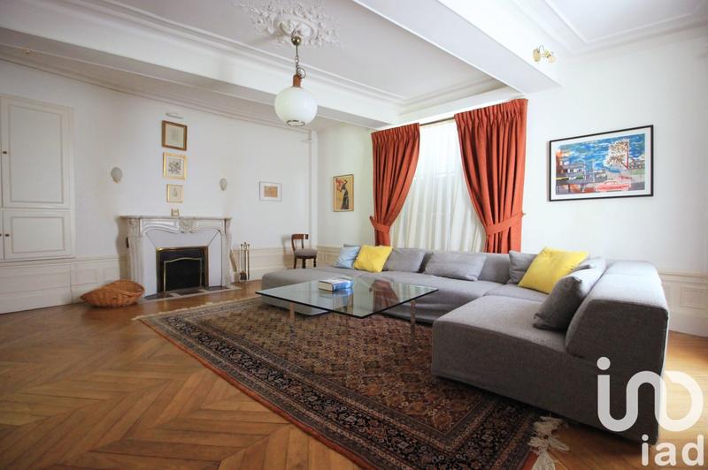 Maison - 290 m² - 9 pièces