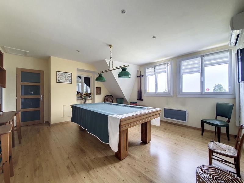 Maison - 260 m² - 8 pièces