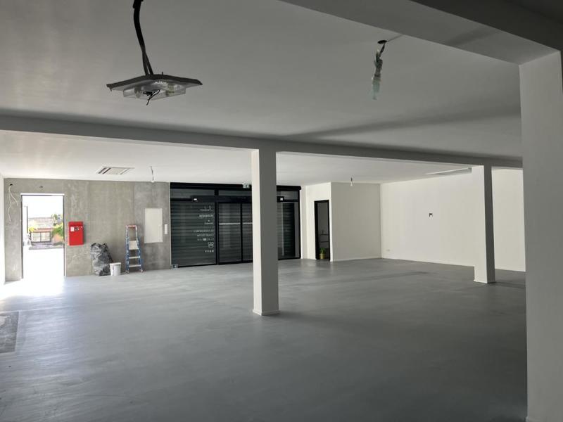 Local commercial - 517 m² - 2 pièces