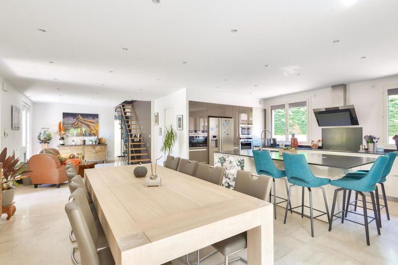 Propriété - 307 m² - 9 pièces