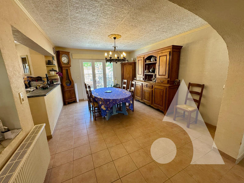 Maison - 247 m² - 7 pièces