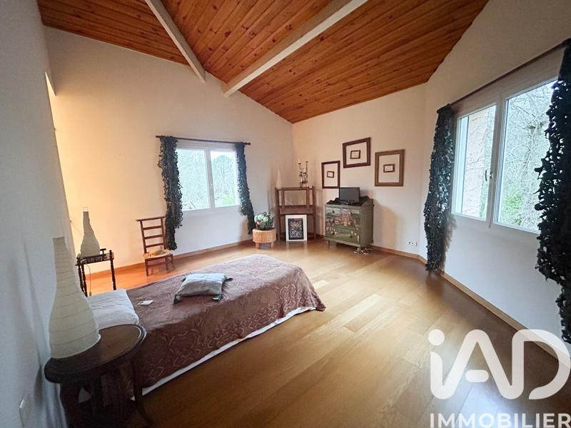 Maison - 370 m² - 8 pièces