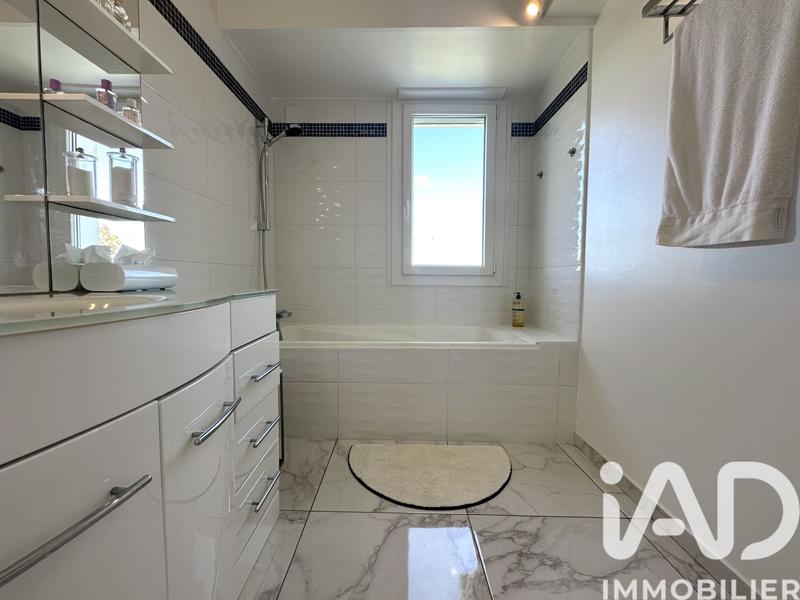 Maison - 208 m² - 5 pièces