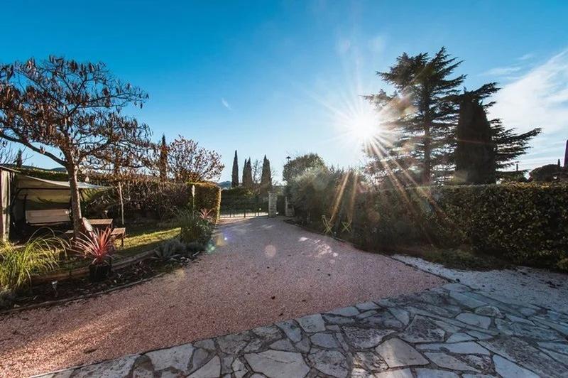 Villa - 196 m² - 8 pièces