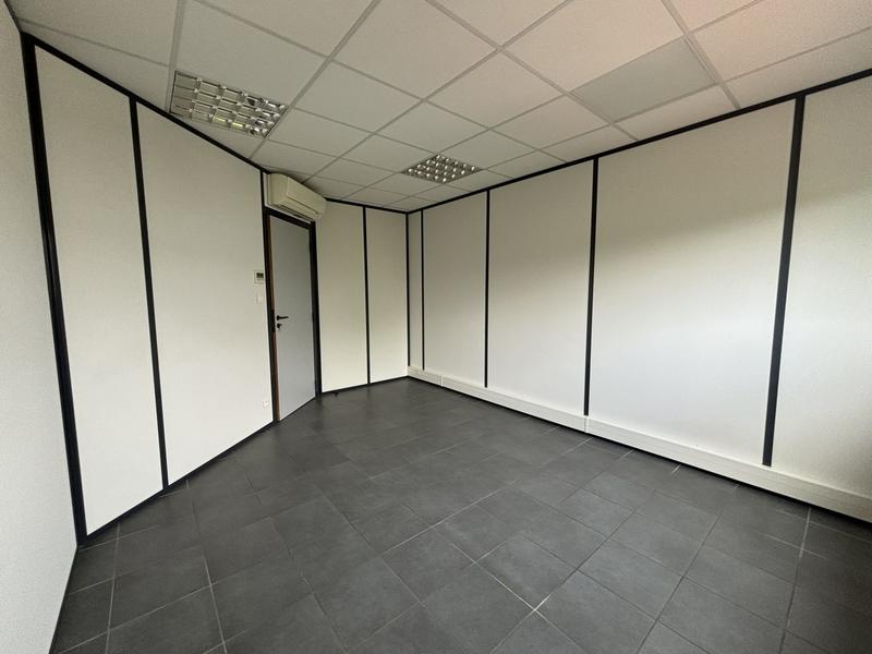 Bureau - 440 m² - 27 pièces