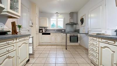 Maison - 210 m² - 10 pièces