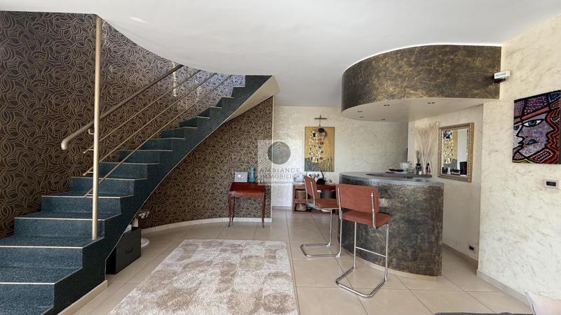 Maison - 258 m² - 7 pièces