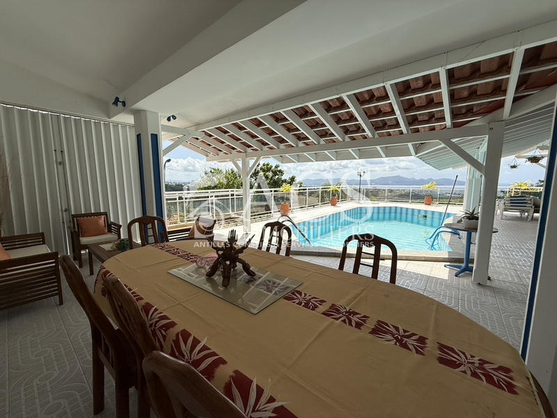 Propriété - 350 m² - 10 pièces