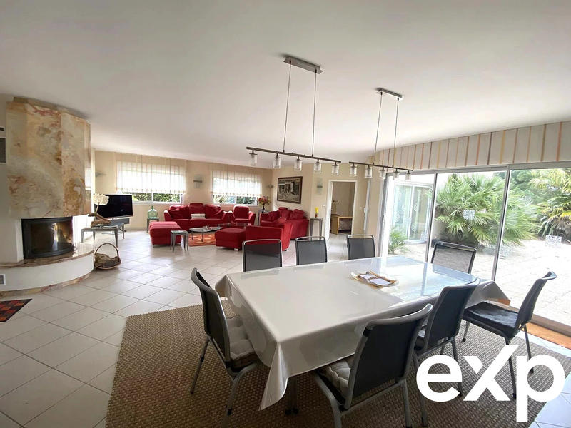 Villa - 240 m² - 6 pièces