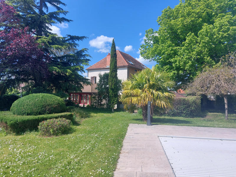 Maison - 240 m² - 7 pièces