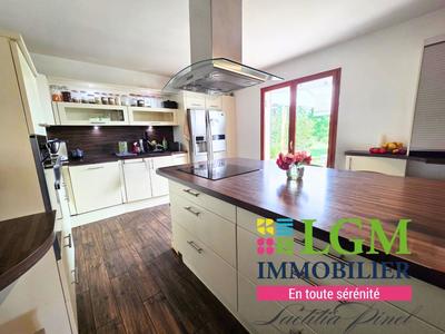 Maison - 206 m² - 8 pièces