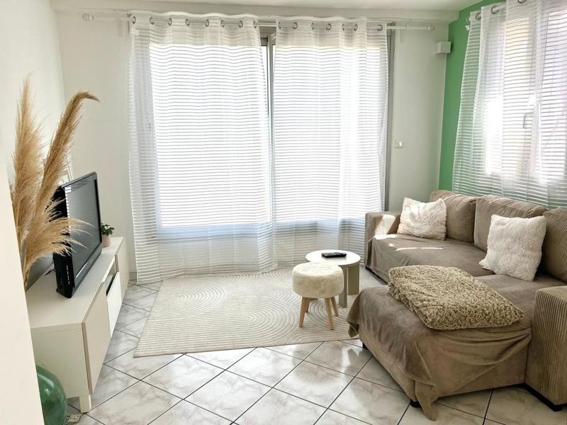 Maison - 217 m² - 9 pièces