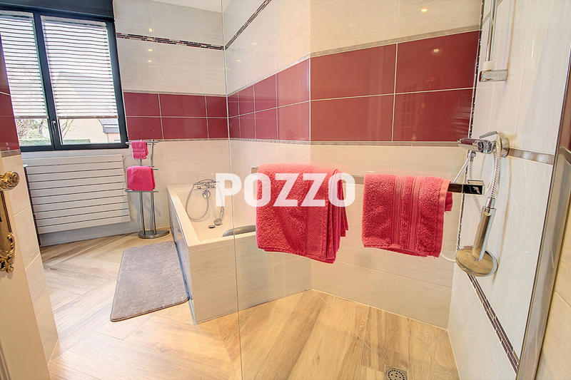 Maison - 286 m² - 7 pièces