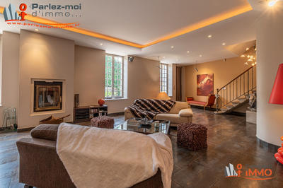 Maison - 240 m² - 6 pièces