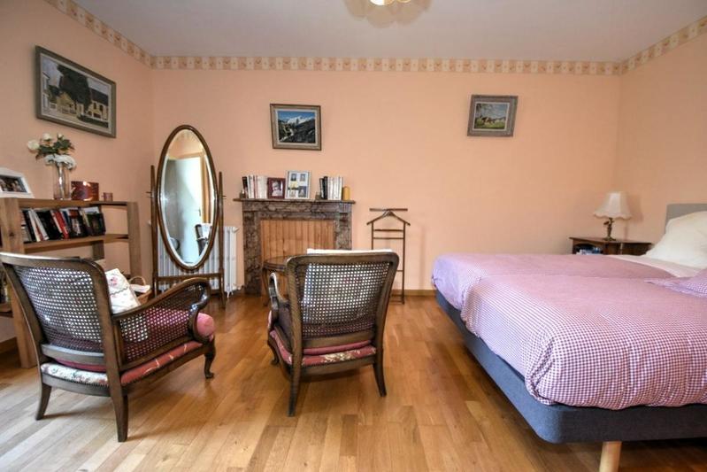 Maison - 233 m² - 9 pièces