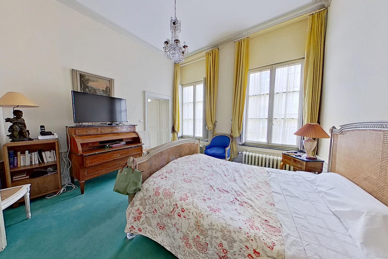 Appartement - 241 m² - 8 pièces